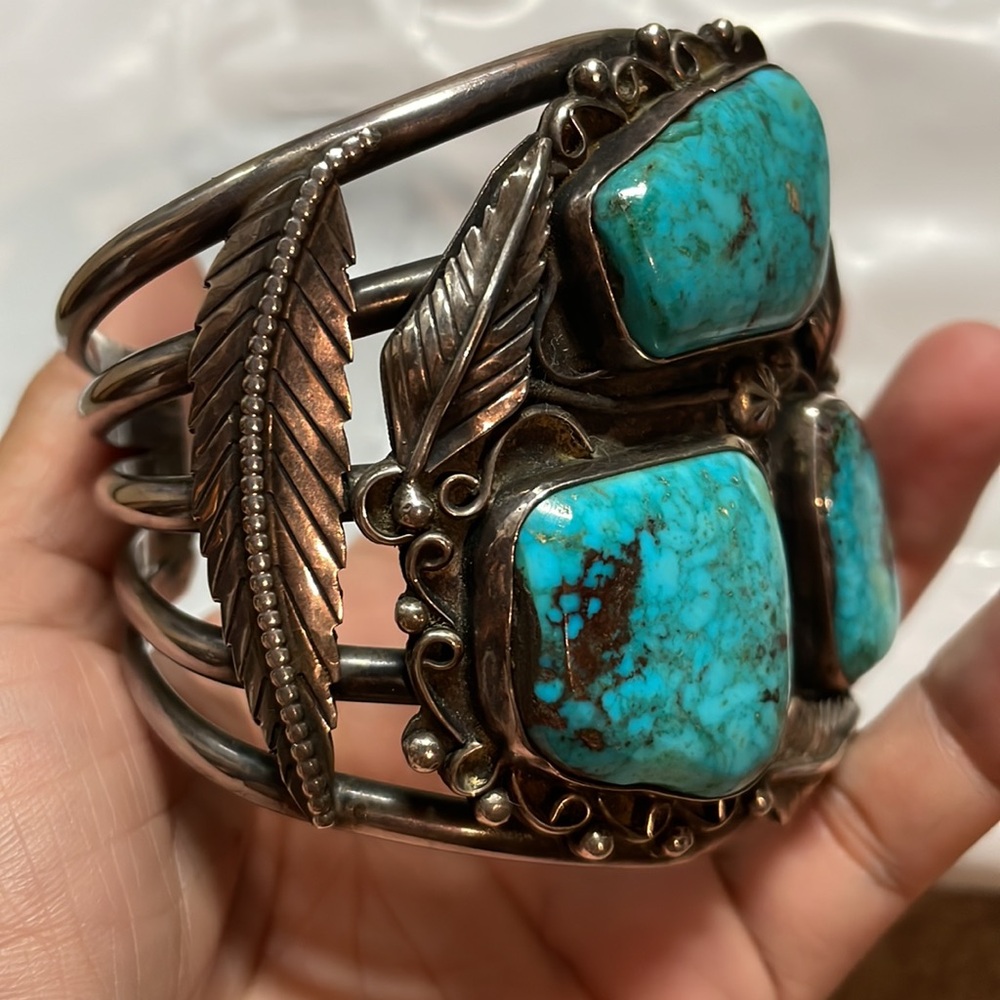 Vintage huge Signed Sterling Navajo Feather Cuff bracelet with turquoise - Picture 3 of 13